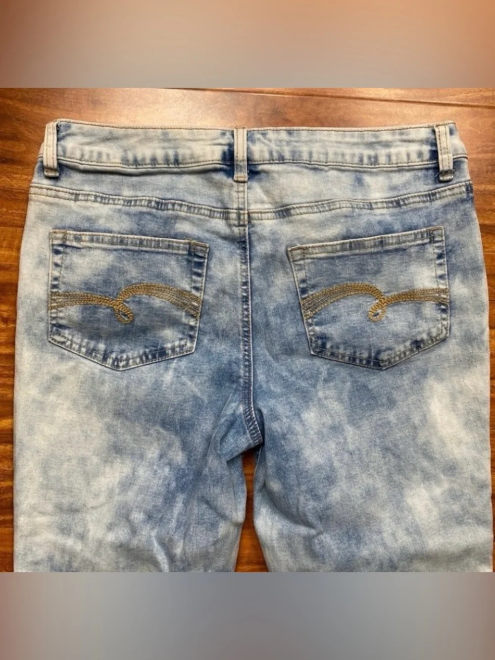 3/$25 Justice Girls Blue Acid Wash Floral Embroidered Crop Jeans Size 14 Plus